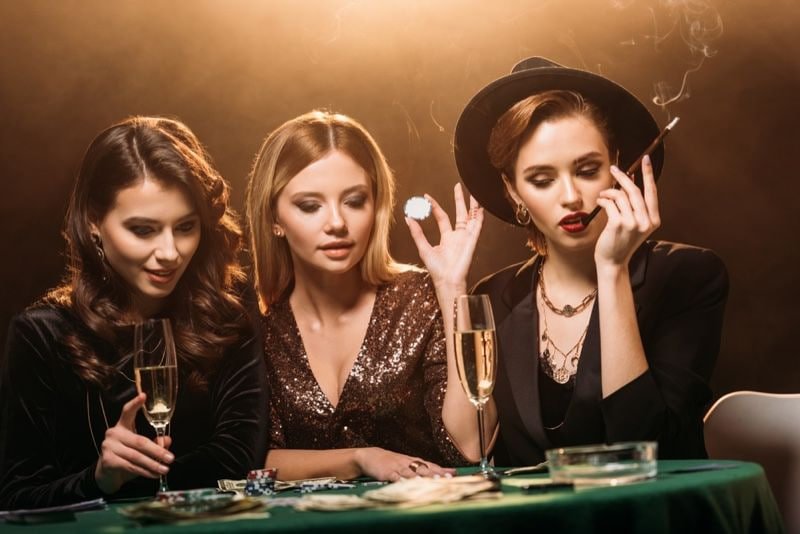 Filipino mobile user browsing casino apk sports betting page